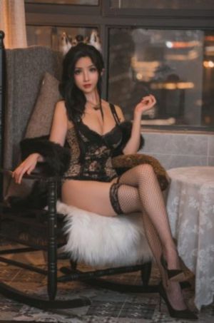 丰满女邻居的嫩苞张开视频